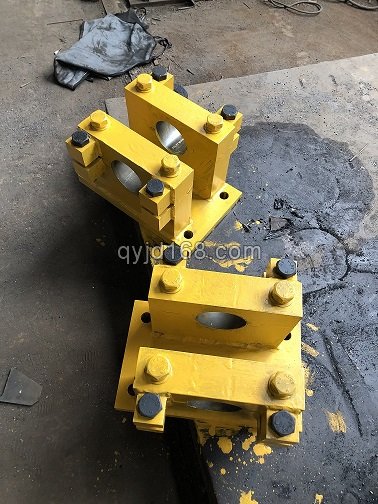 篦冷机液压缸支座